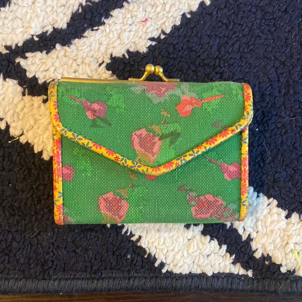 loop wallet with flowers